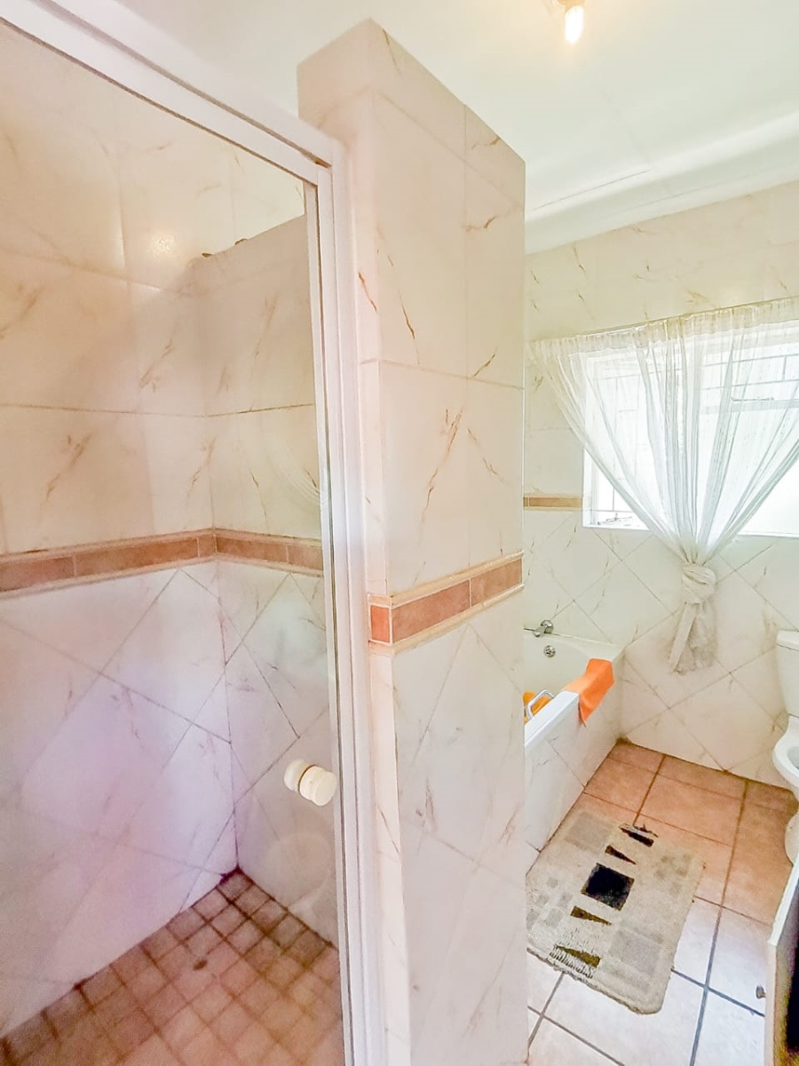 7 Bedroom Property for Sale in Parklands Western Cape